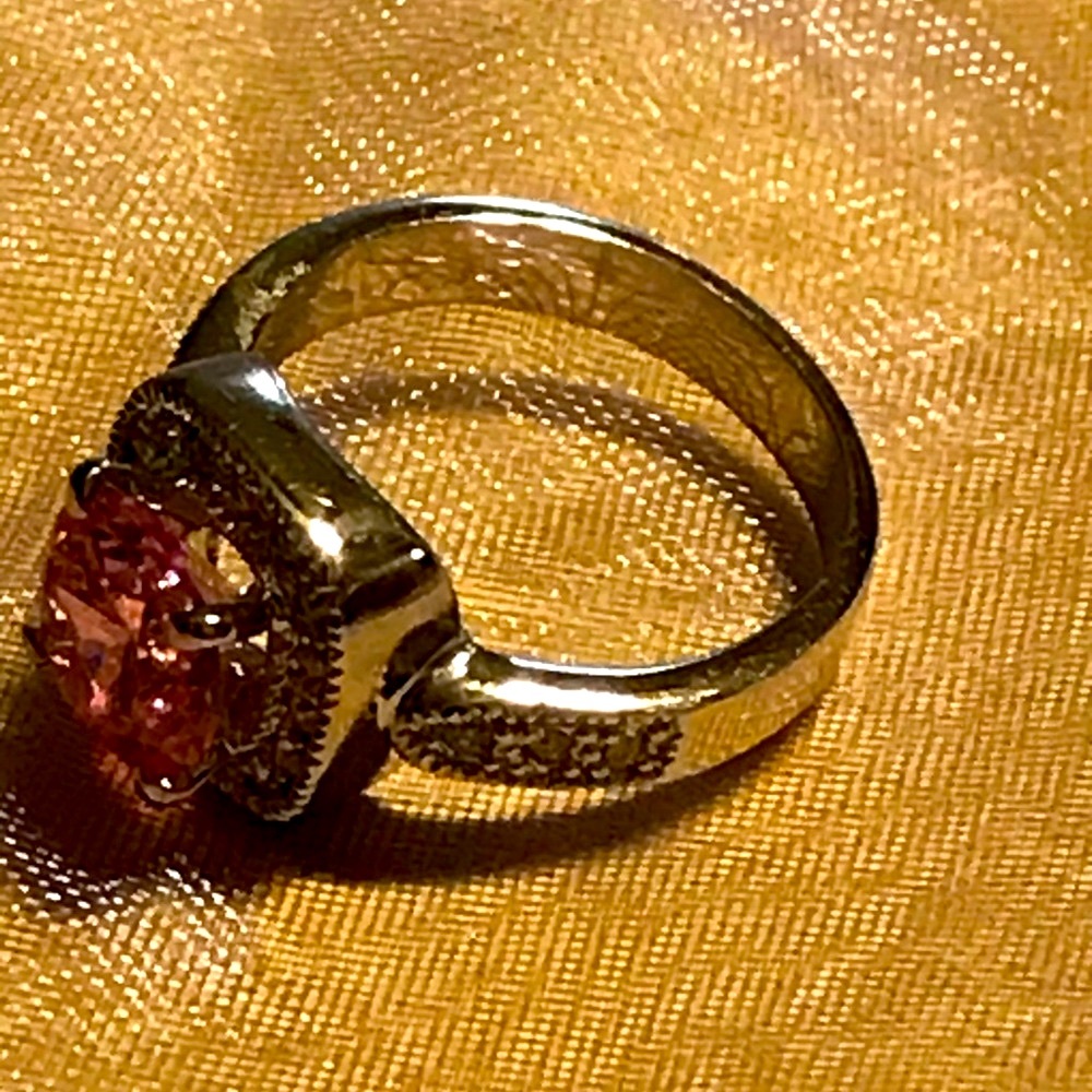 Size 9 Ring - image 4